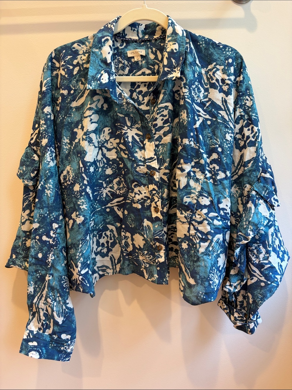 Pilcro Sidney Batwing Ruffle Back Button Up Blouse in Blue / White Abstract - L - Picture 3 of 6